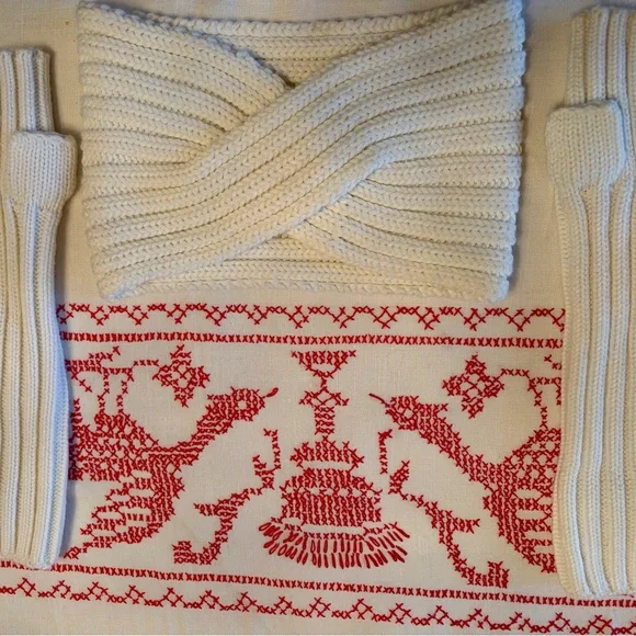 UGG Winter White/Cream Knit Headband and Fingerless Gloves - Picture 5 of 13
